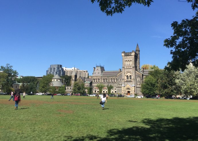 多伦多大学录取指南：踏入学术殿堂的激动人心的旅程