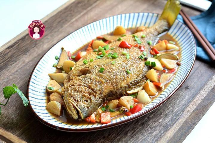 黄花鱼：美味佳肴的海洋瑰宝，从烹饪技巧到健康益处
