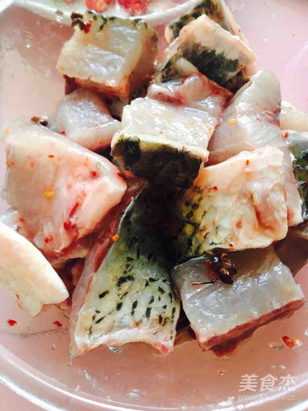 红烧草鱼：美味家常菜的详细指南，一步步教你制作